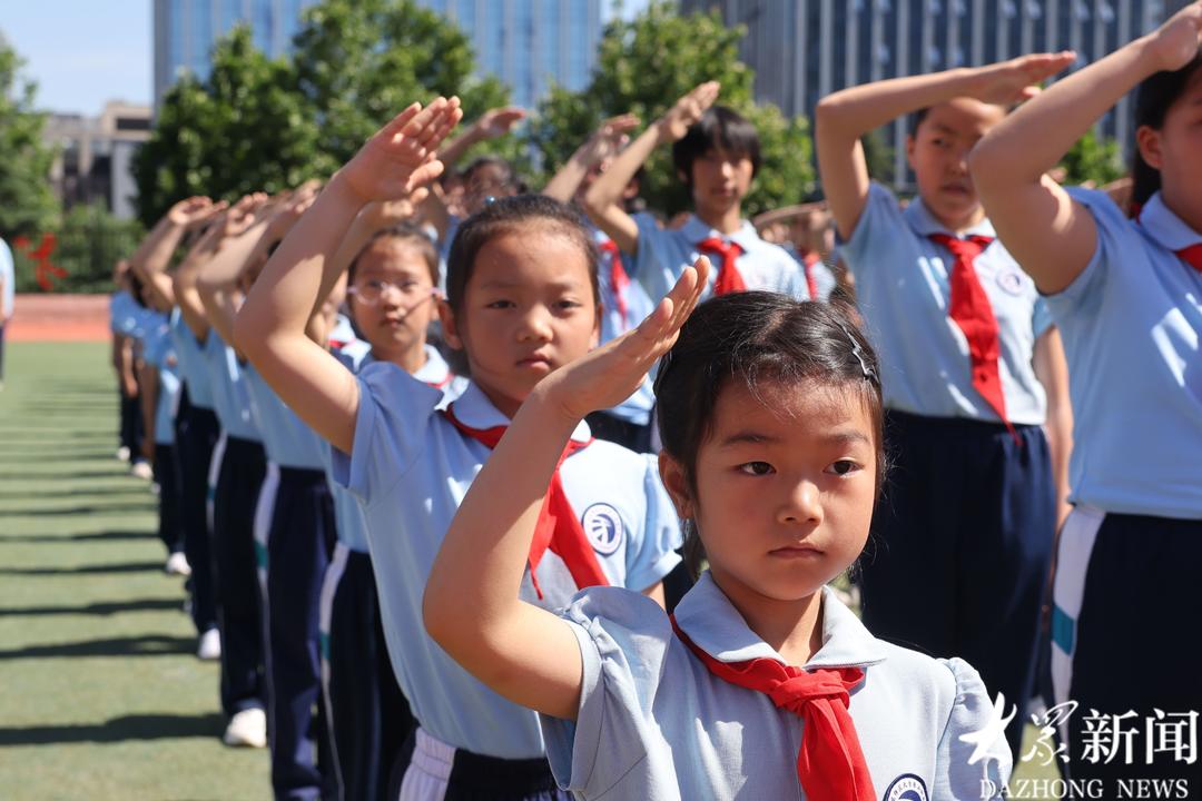 第一次戴上红领巾 争做新时代好少年 - 图4
