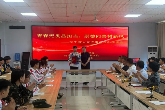 车库失火 泰安一大学生教科书式处置获表彰 - 图3