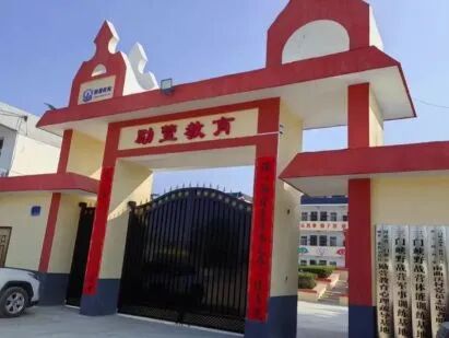 21岁女大学生因恋爱被家人骗进河南一戒网瘾学校，其间遭遇被拖行、踢踹，多部门已介入 - 图3