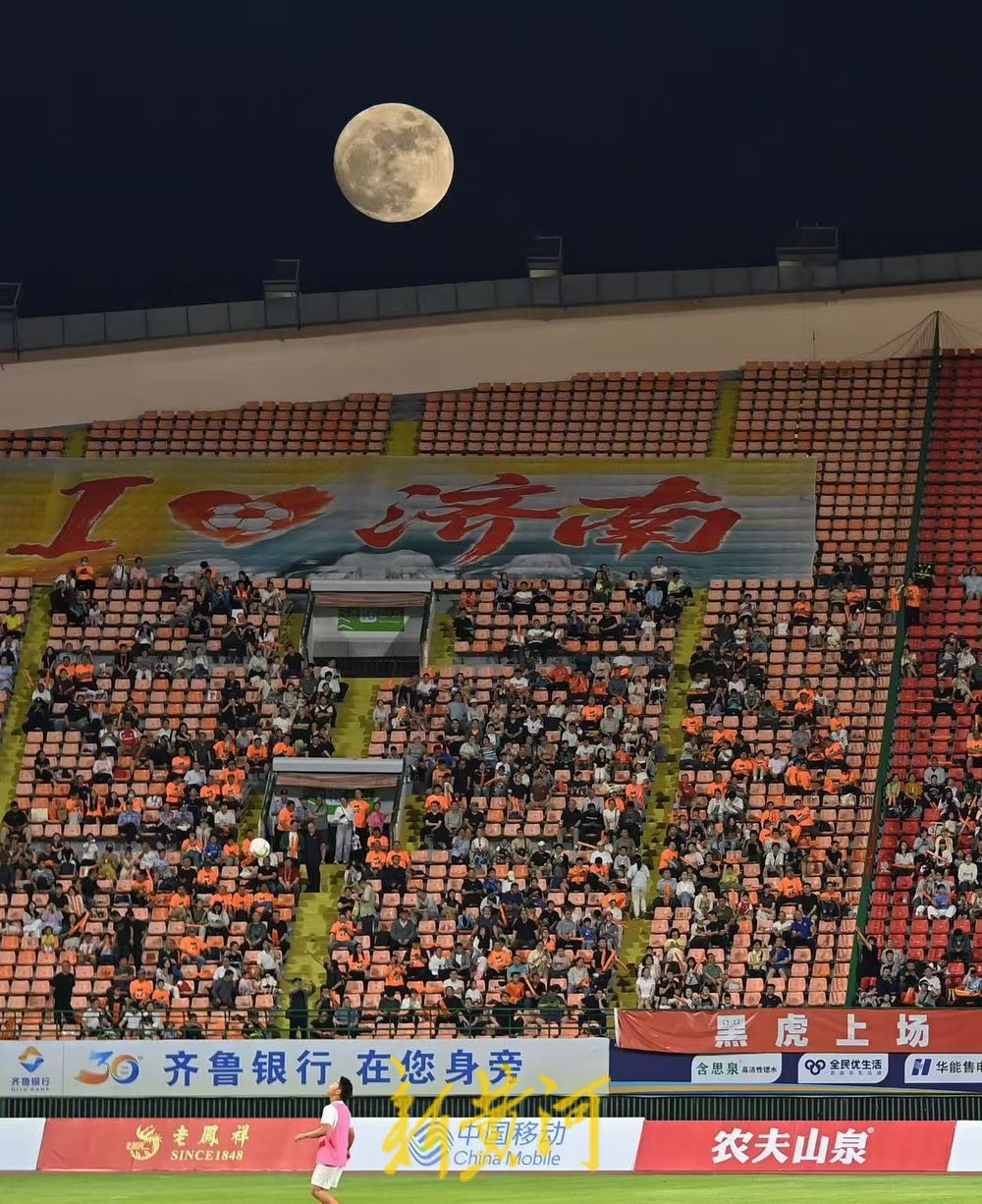 齐鲁超赛济南赛区迎来首个夜场，济南队6比0大胜临沂队 - 图4