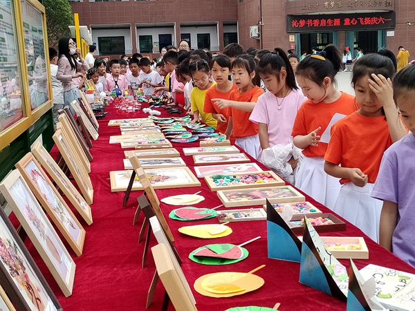 童心逐光 书香筑梦！济源市沁园路小学举办庆六一 活动 - 图3
