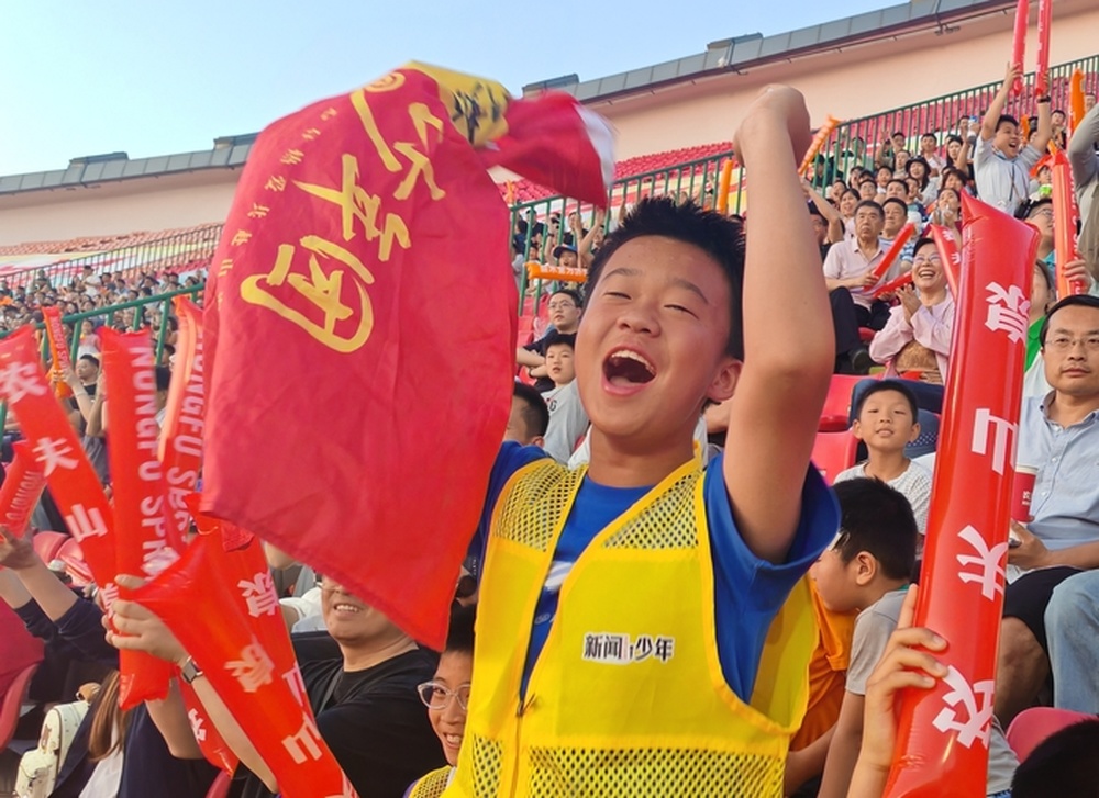 小球迷上线！新黄河少年团沉浸式打卡齐鲁超赛 - 图6