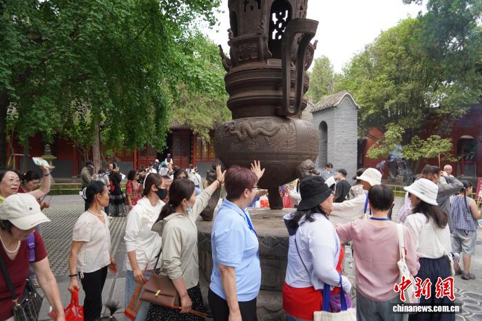 河南洛阳：海外华教从业者探访千年古刹白马寺 - 图4