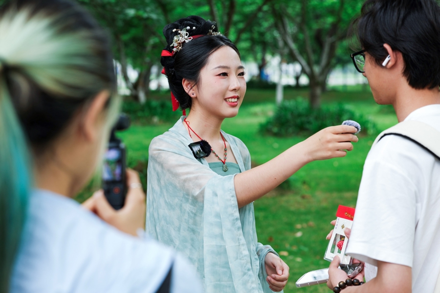 上海对外经贸大学举办2026校园非遗节 - 图1